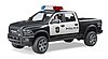 Camioneta policial RAM 2500 con policía