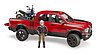 RAM 2500 Power Wagon mit  Ducati Desert Sled und Fahrer